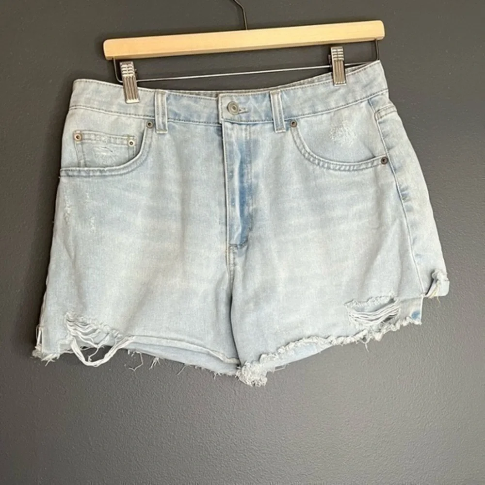 No boundaries jean shorts